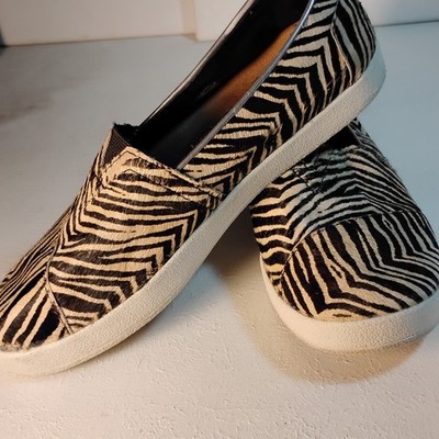 TOMS Avalon zebra print bl/wht calf hair slip on loafer sneaker metal logo sz 8w
