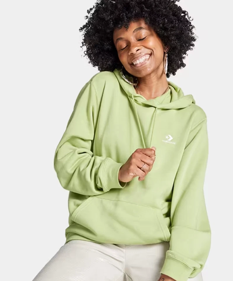 Sudadera con Capucha Converse Go-To Bordada Estrella Chevron Ajuste Estándar, Mediana Foto 2 de 3