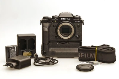 Fujifilm Digitalkamera X-T4 Gehäuse / Body mit 26.1 Megapixel mit Handgriff - Bild 1 von 4