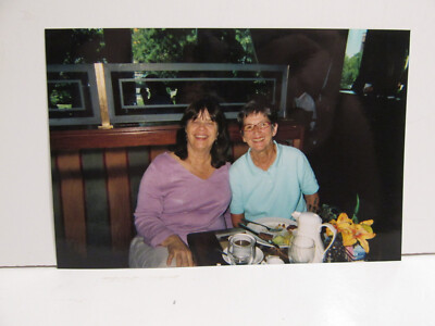 VINTAGE FOUND PHOTOGRAPH COLOR ART OLD PHOTO OLDER WOMEN SMILE POSE RESTAURANT