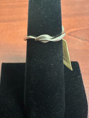 Damenring 18 Karat Weißgold mit Designstruktur Größe 4