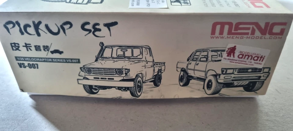 Meng Model VS-007 Set di pick-up in scala 1:35 Toyota Hilux e Toyota Land Cruise - Immagine 3 di 4