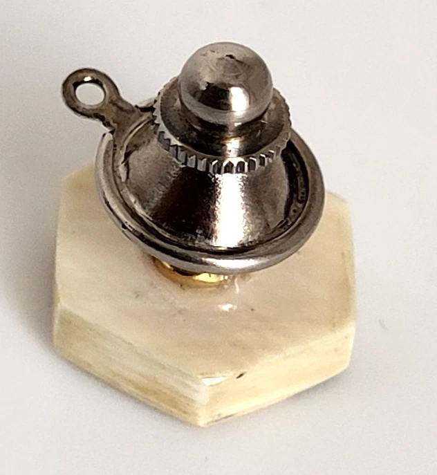 Corbata Scrimshaw tallada y tinta de colección escena de barco alta 5/8" sin firmar Foto 3 de 4