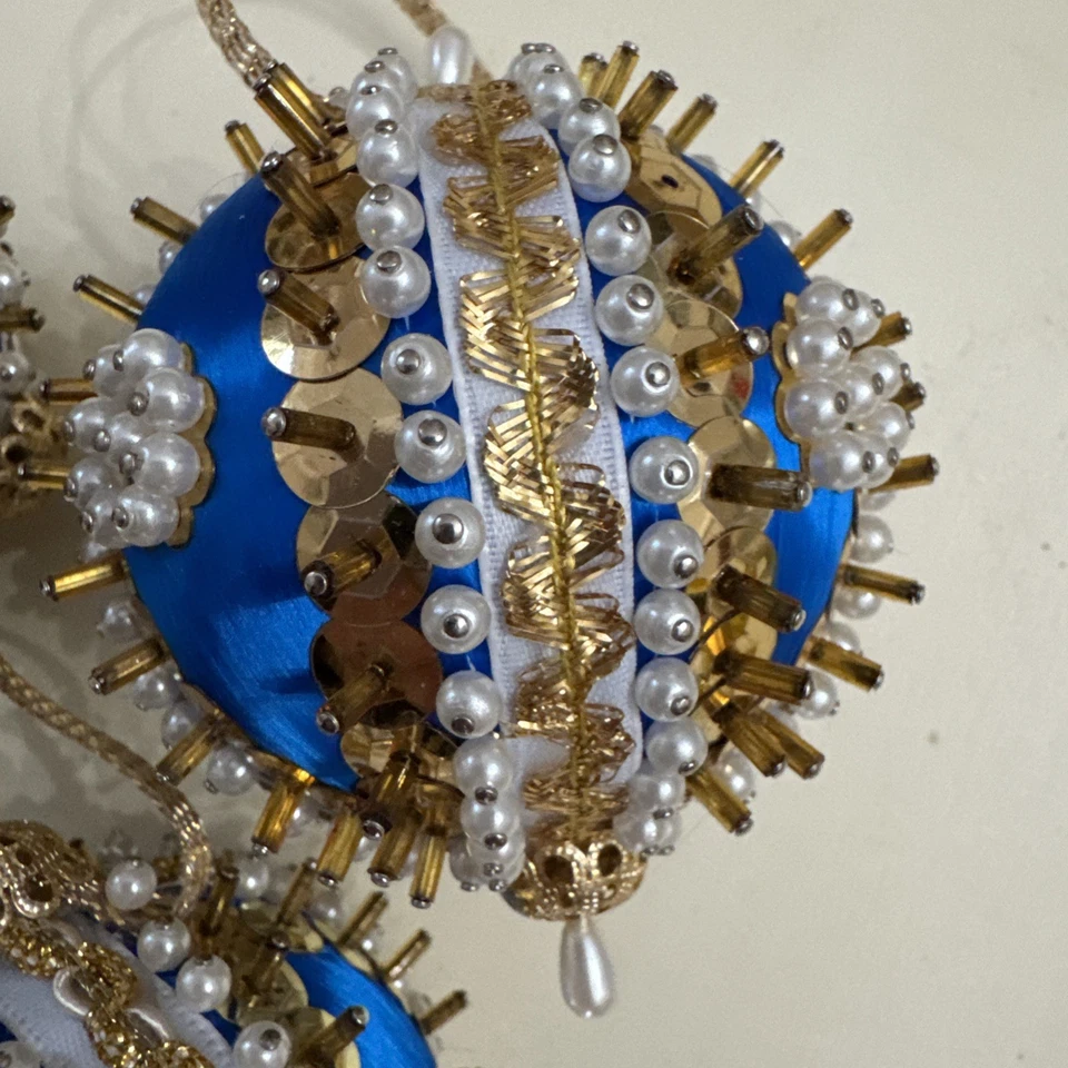 Juego de 3 adornos de bola de satén de Navidad con cuentas de lentejuelas azul dorado hecho a mano MCM Foto 4 de 4