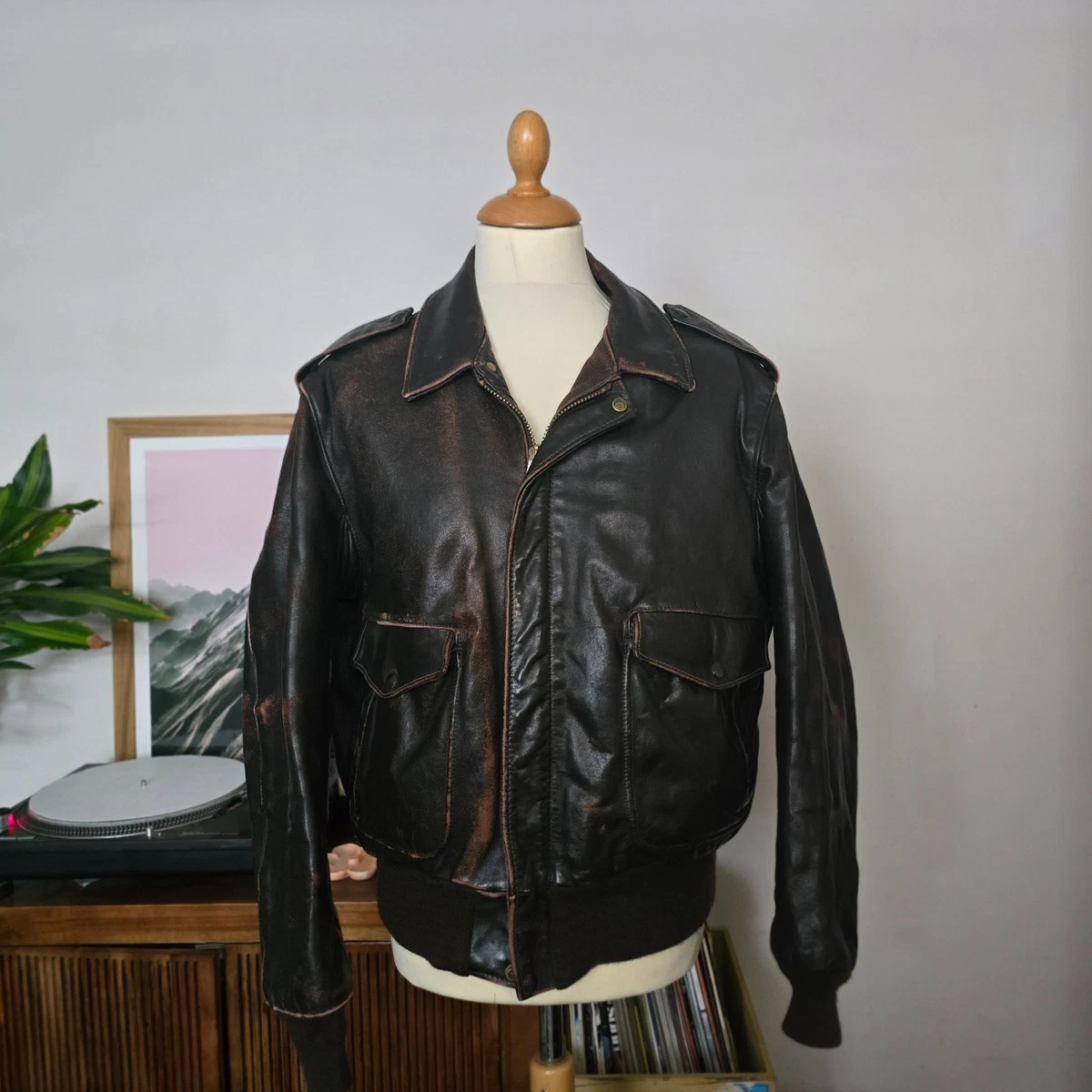 Chaqueta de bombardero de vuelo de cuero de vaca marrón Schott 184SM A-2 de colección años 70 talla 48