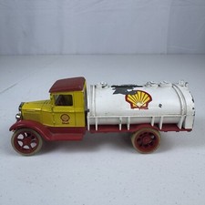 ERTL Truck 1931 Hawkeye Shell Motor Bank 1772 White Yellow Red Vintage