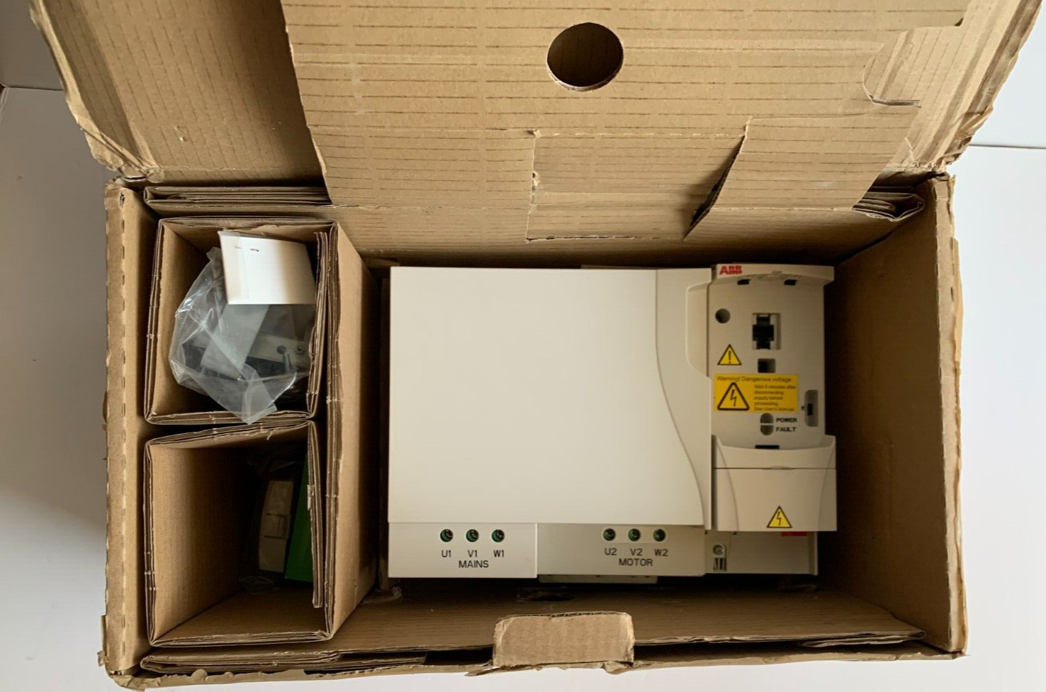 ABB  ACS310-03E-41A8-4 Inverter Drive 18.5kW 25HP 41.8A 3P 500HZ IP20 + KEYPAD