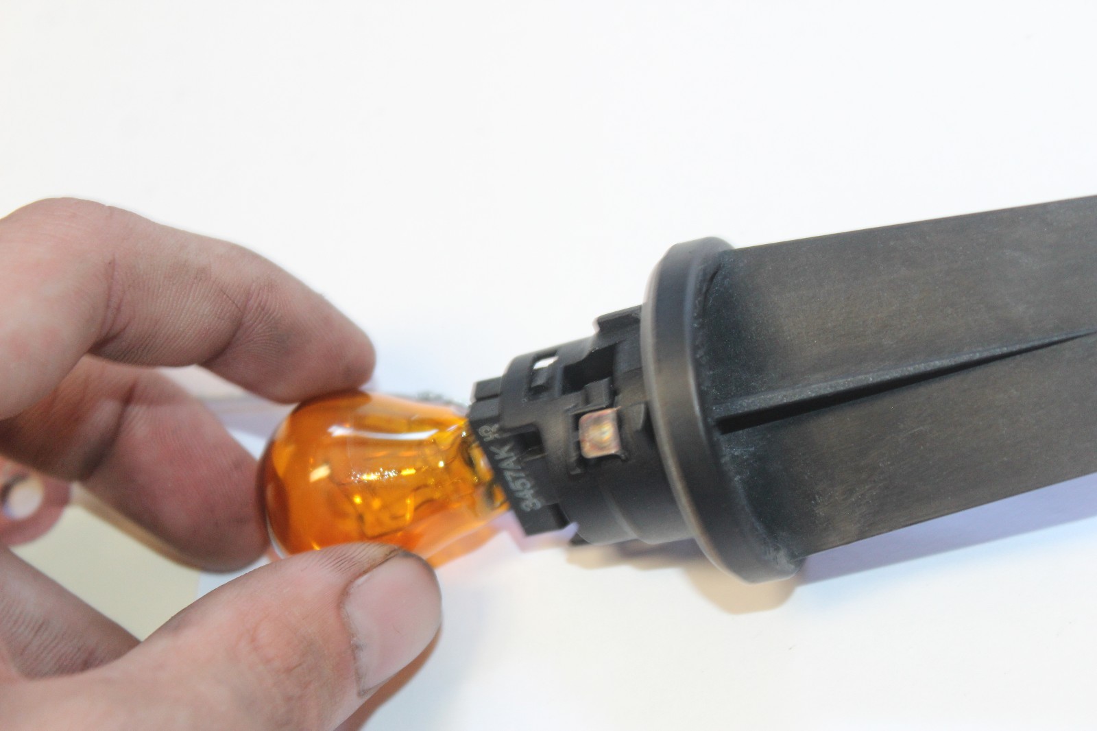 20062010 BMW E60 525i TURN SIGNAL PARKING LIGHT BULB R2616 eBay