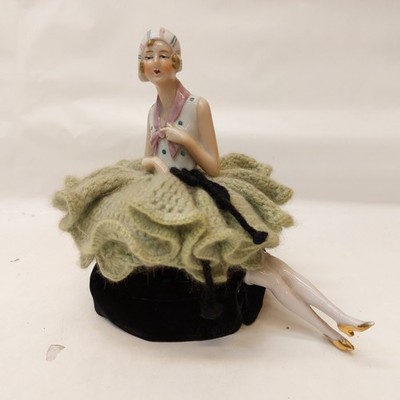 x-94316	Alte Porzellan Teepuppe Half Doll Nadelkissen H:ca. 17cm,