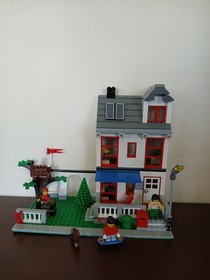 Lego City 8403 - City House - Retired Set With Minifigures no box manual