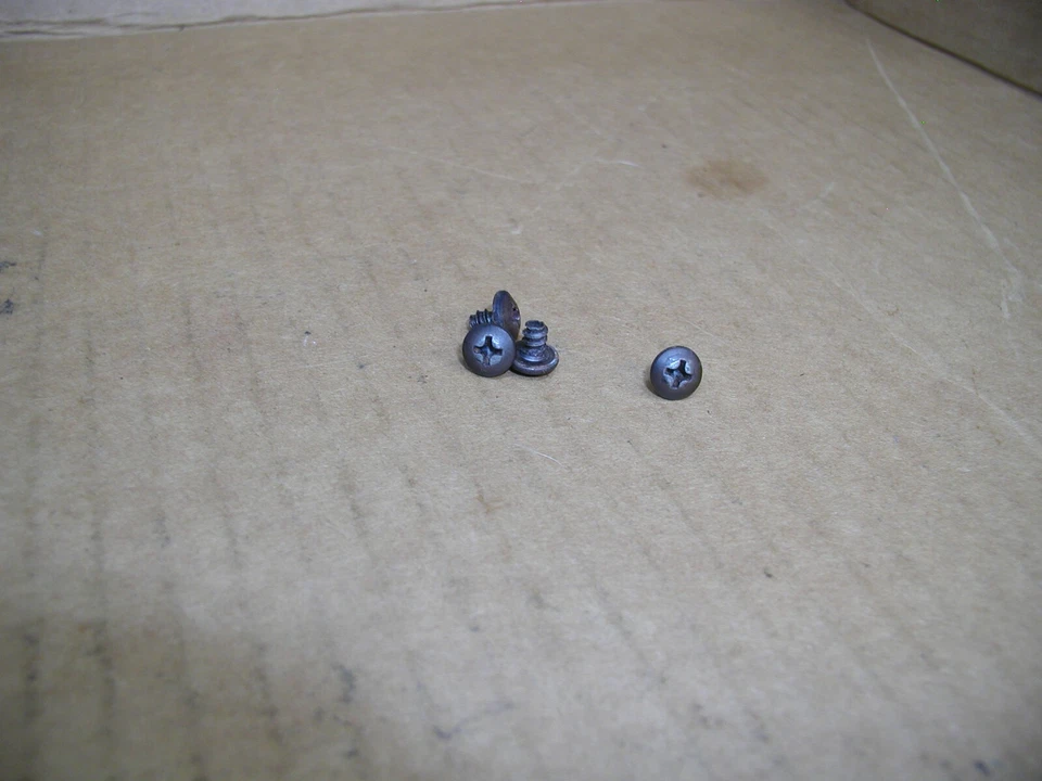 Pistola de Airsoft Tokyo Marui Tactical Master Beretta - Tornillos de Agarre (4) Usada Foto 3 de 3