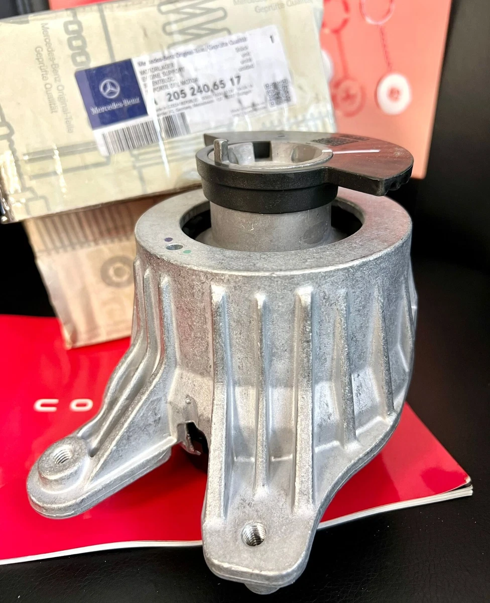 Original Mercedes Benz C W205 C200 Right Side Engine Mount 