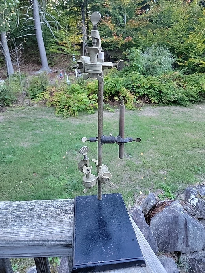 Abrazaderas de castaño de pie Fisher Lab de colección 16" de altura hierro metal Foto 3 de 4