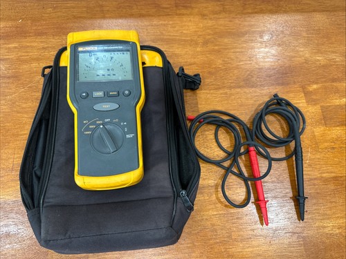 Fluke 1520 MegOhmMeter Insulation Resistance Tester with Leads
