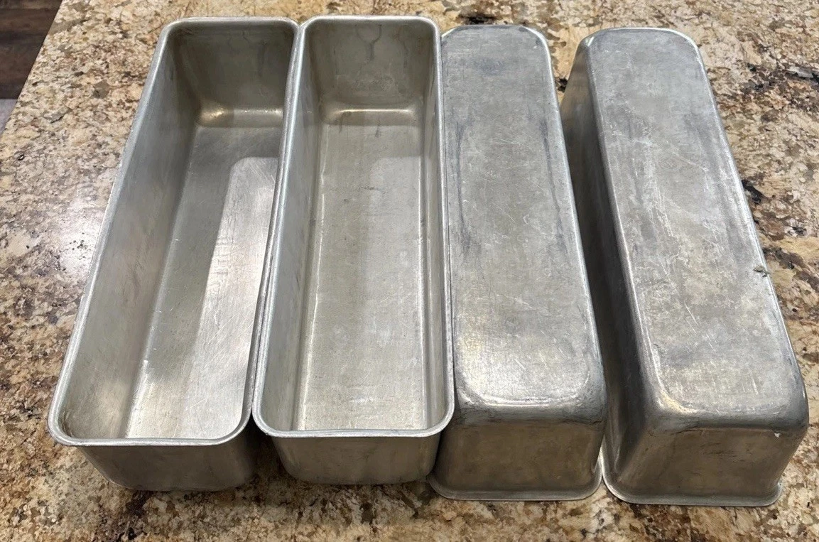 4 - Vintage Wear Ever Aluminum Long Loaf Pan 16" x 4" x 4.5 Made in USA - 5216
Opens in a new window