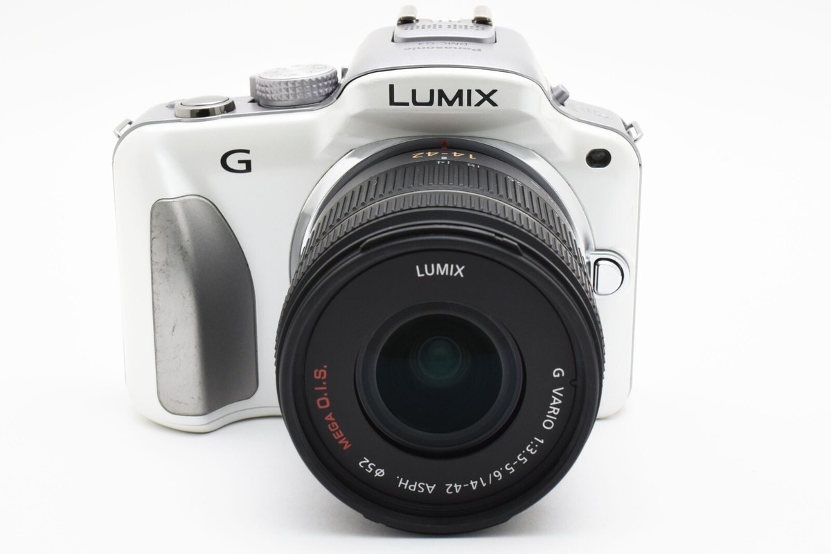 Panasonic LUMIX DMC-G3 w/ 14-42mm f3.5-5.6 Lens set