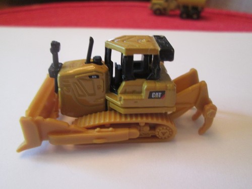 N Scale Very Detailed Cat D-7 Dozer With HD Ripper !!