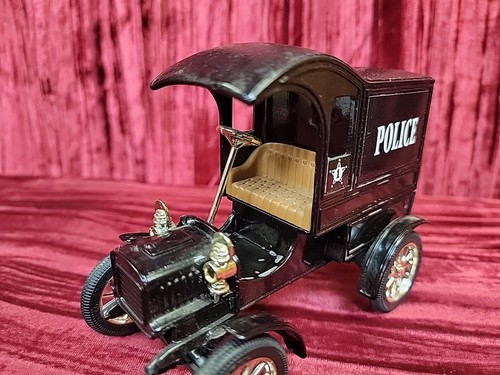 Ertl 1931 Hawkeye Anheuser Busch Budweiser Beer Delivery Truck Coin Bank Red - Picture 6 of 21