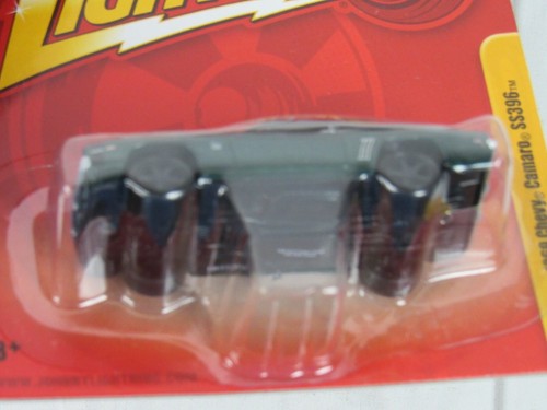 Johnny Lightning Release 7 1969 Chevy Camaro SS396 Green - Picture 4 of 5