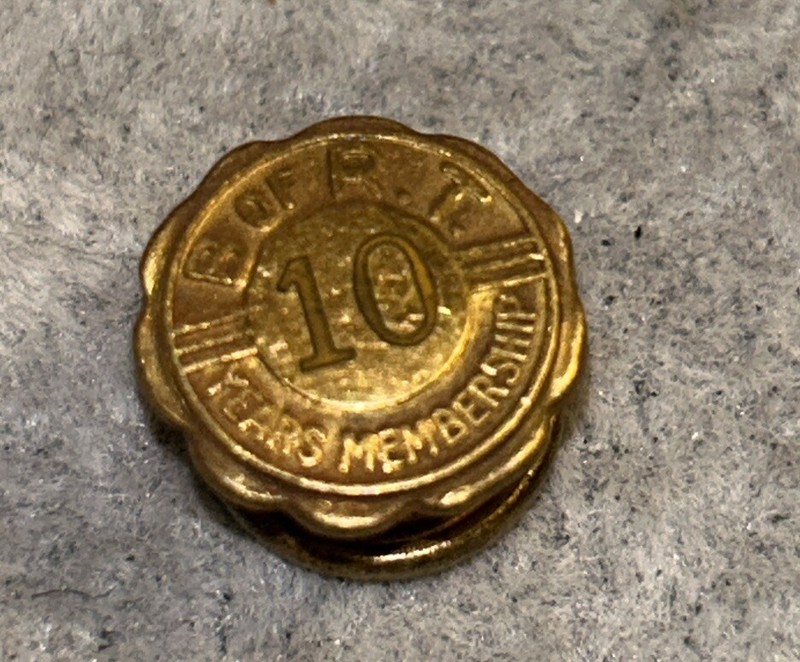 B of RT Brotherhood Railroad Trainmen Lapel Pin 10 Year Membership 1/20 GF