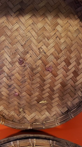 VTG. 10" Round Woven Chinese Hand Woven Sewing Basket W/ Tassel - Bild 6 von 12