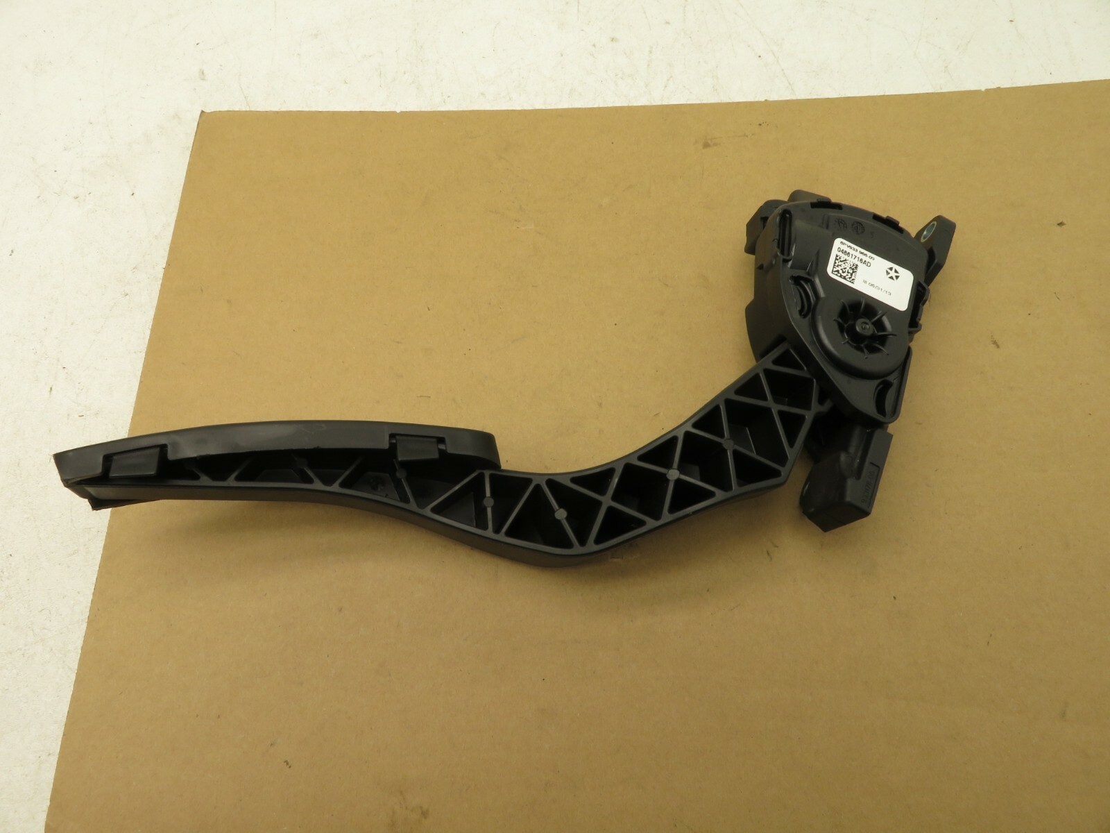 2014-2017 MASERATI GHIBLI LEFT DRIVER SIDE THROTTLE ACCELERATOR GAS PEDAL OEM