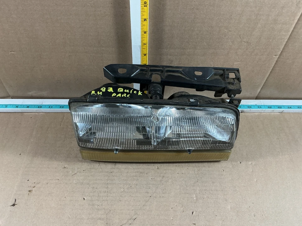 Conjunto de faros laterales derecho para pasajero Buick Park Avenue 1991-1993 Foto 4 de 4