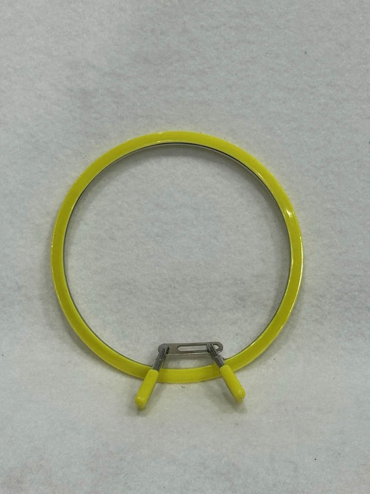 Vintage Spring Squeeze Pinch Tension Plastic & Metal Embroidery Hoop Yellow 5" - Image 3 of 4