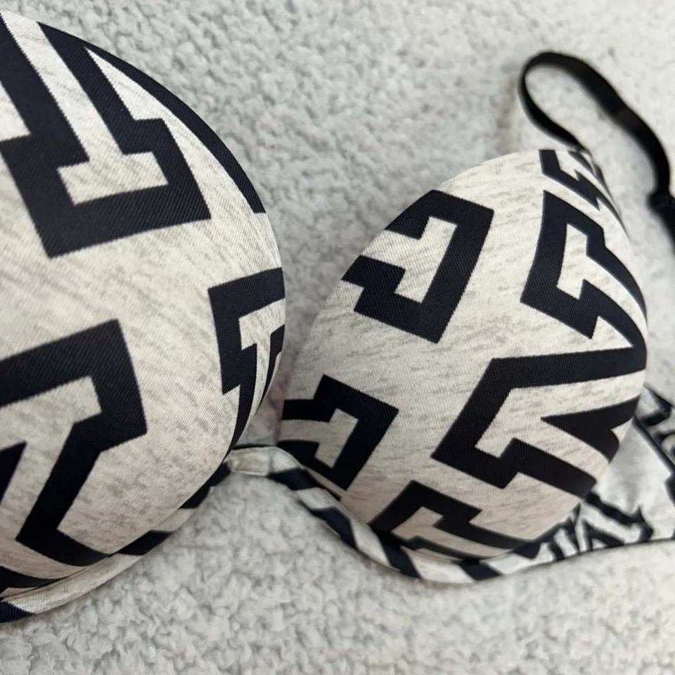 Pink Bra 32D Push Up Bra Wear Everywhere Super Push-Up Spellout Victoria Secret - Image 3 of 4