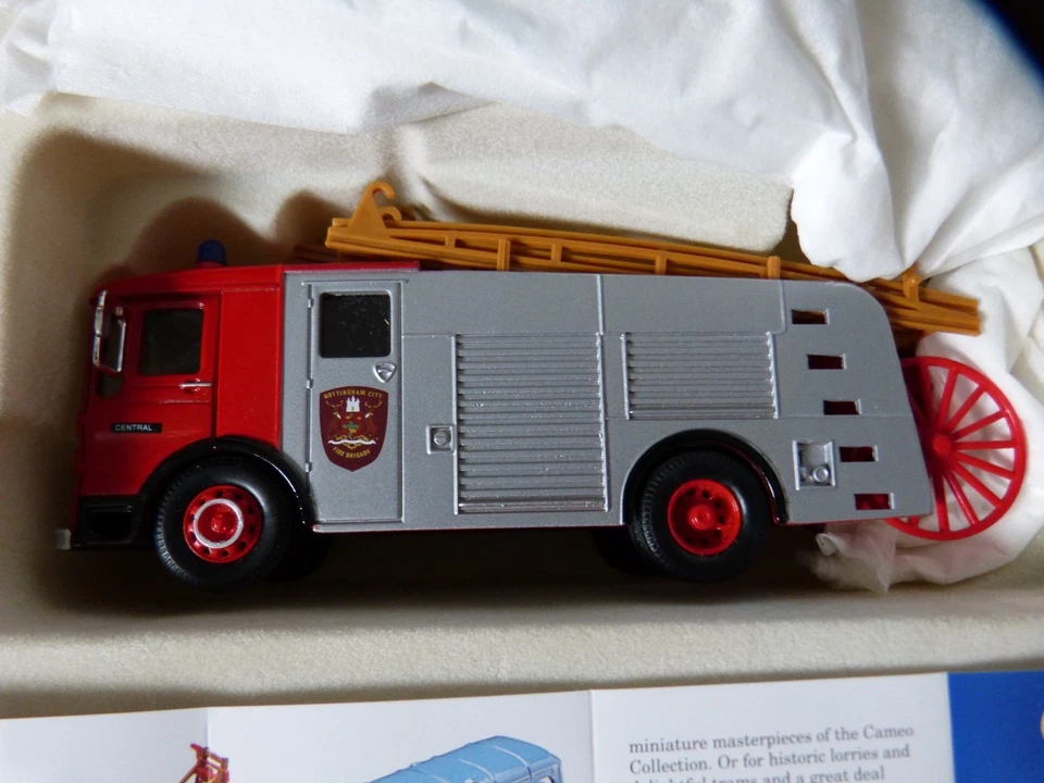 Corgi Modell 1 : 43 - 97355 AEC Mercury Feuerwehr Nottingham mit Box limitiert - Bild 2 von 3