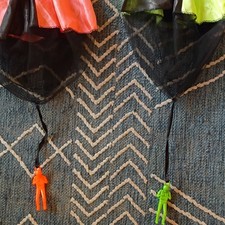 Toy Parachute Figures Orange Green Soldiers Ages 4-7 8-11 Recommended 4-11 Years