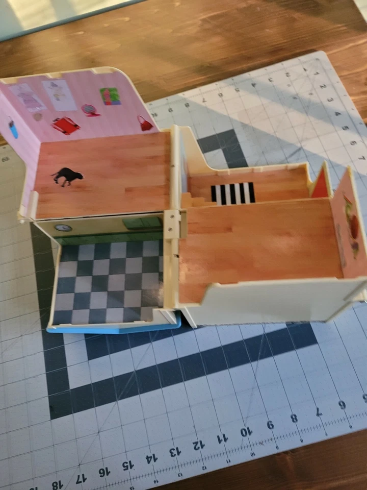 Olivia el Cerdo 2 en 1 Transformador Casa de Juegos y Barco Pirata  Foto 3 de 4