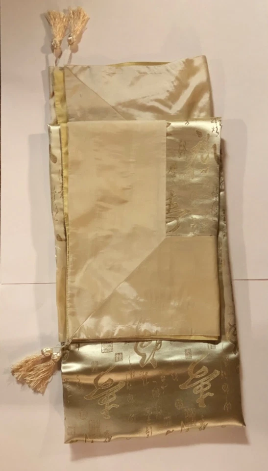 Pristine Chinese Silk Brocade Tablecloth With Tassels - 70 x 48” - FAST SHIPPING - Image 3 of 3