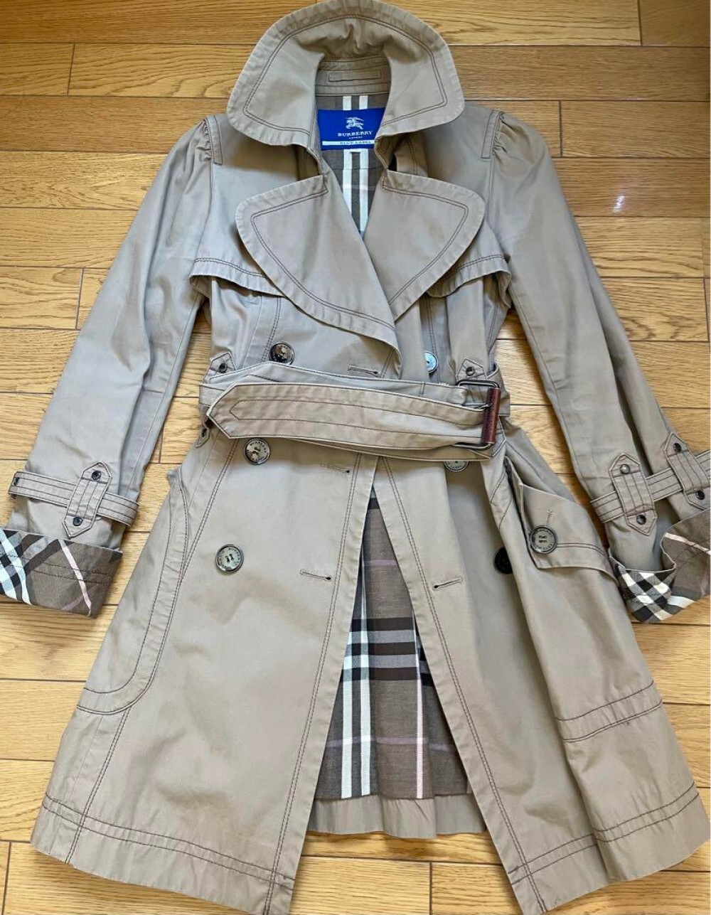 Burberry trench coat Woman from Japan