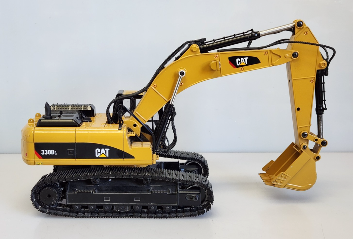 Diecast Masters Cat 330D L Excavator Remote Control RC 1:20 Scale