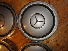4 x Original Mercedes Radkappen für den W 124 „124 401 09 24“ 15 Zoll Metall & K 4 x Original Mercedes Radkappen für den W 124 „124 401 09 24“ 15 Zoll Metall & K