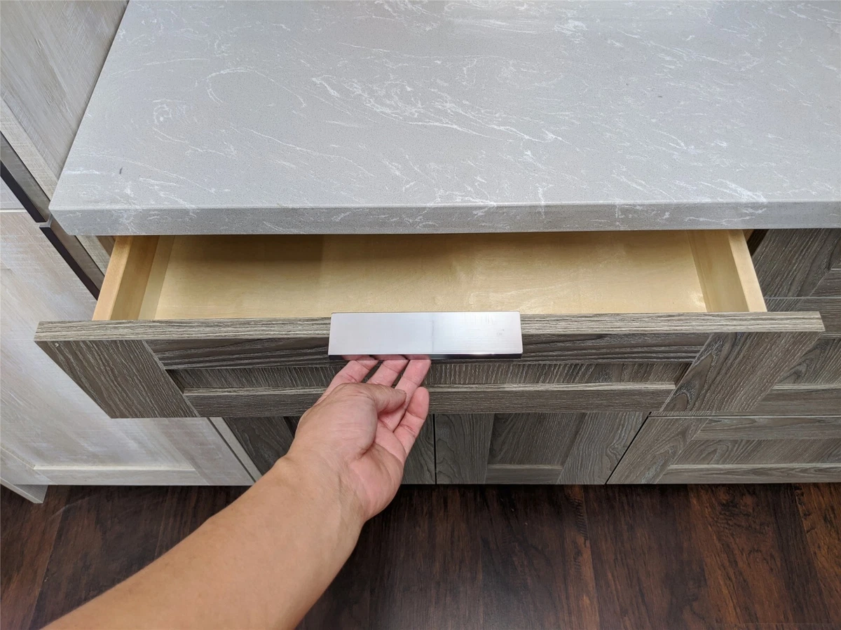 Cabinet edge pulls outlet