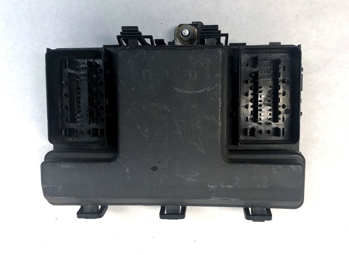 2016 Ford Edge Titanium Fuse Box Junction Block OEM