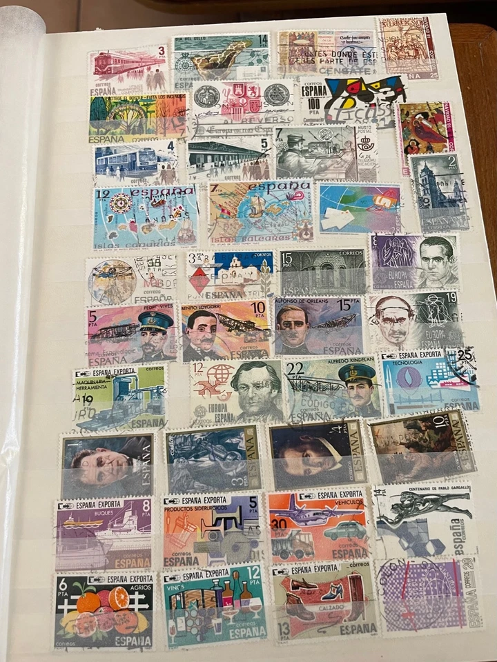 Vintage Postage Espana Hard Covere Over 1200 Stamps - Image 3 of 4