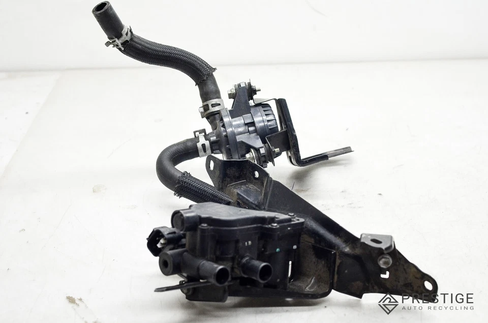 Toyota Mirai 2016-2020 bomba de agua carcasa entrada OEM Foto 2 de 4