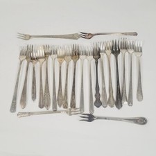 22x VINTAGE COCKTAIL FORK SEAFOOD FLATWARE SILVERPLATE LOT REUSE REPURPOSE 22x VINTAGE COCKTAIL FORK SEAFOOD FLATWARE SILVERPLATE LOT REUSE REPURPOSE - Image 1