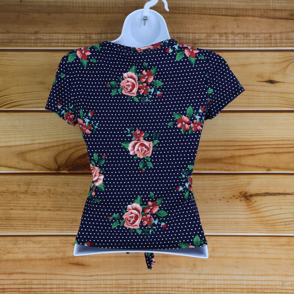 Camisa recortada Rue 21 para mujer talla XS azul flores lunares mangas cortas elástica suave Foto 2 de 4