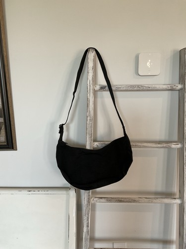 BAGGU Black Nylon Shoulder / Crossbody Bag Medium Size Pockets Inside Zipper EUC
