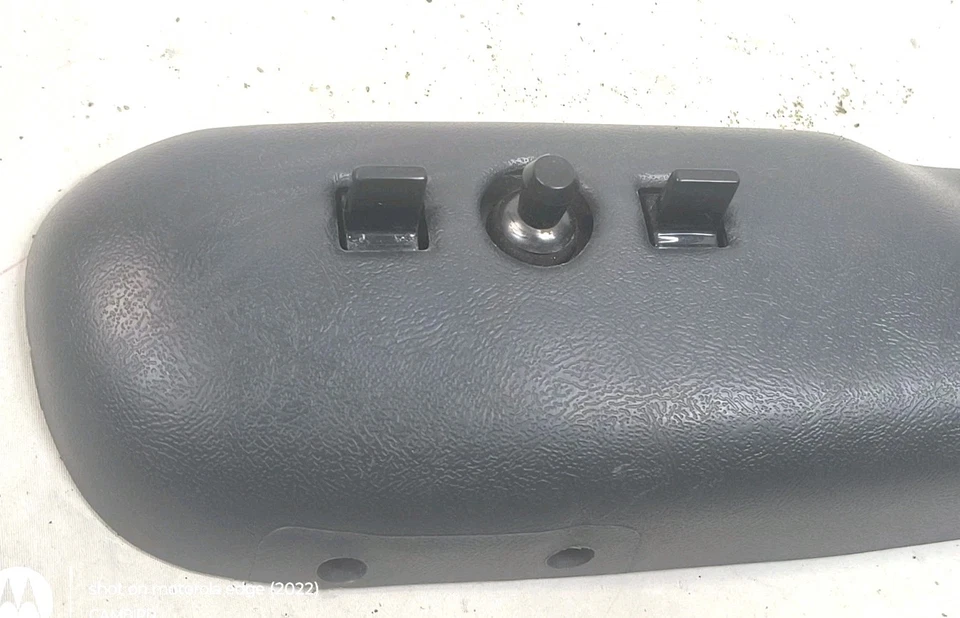 97-02 CAMARO Z28 SS RS FIREBIRD Interruptor de Asiento Izquierdo LH POWER Bisel Gris Lado del Conductor Foto 2 de 4