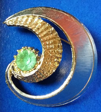 Avon Vintage Boxed Collectable Moonwind Crescent Moon Brooch & Green Glass Stone