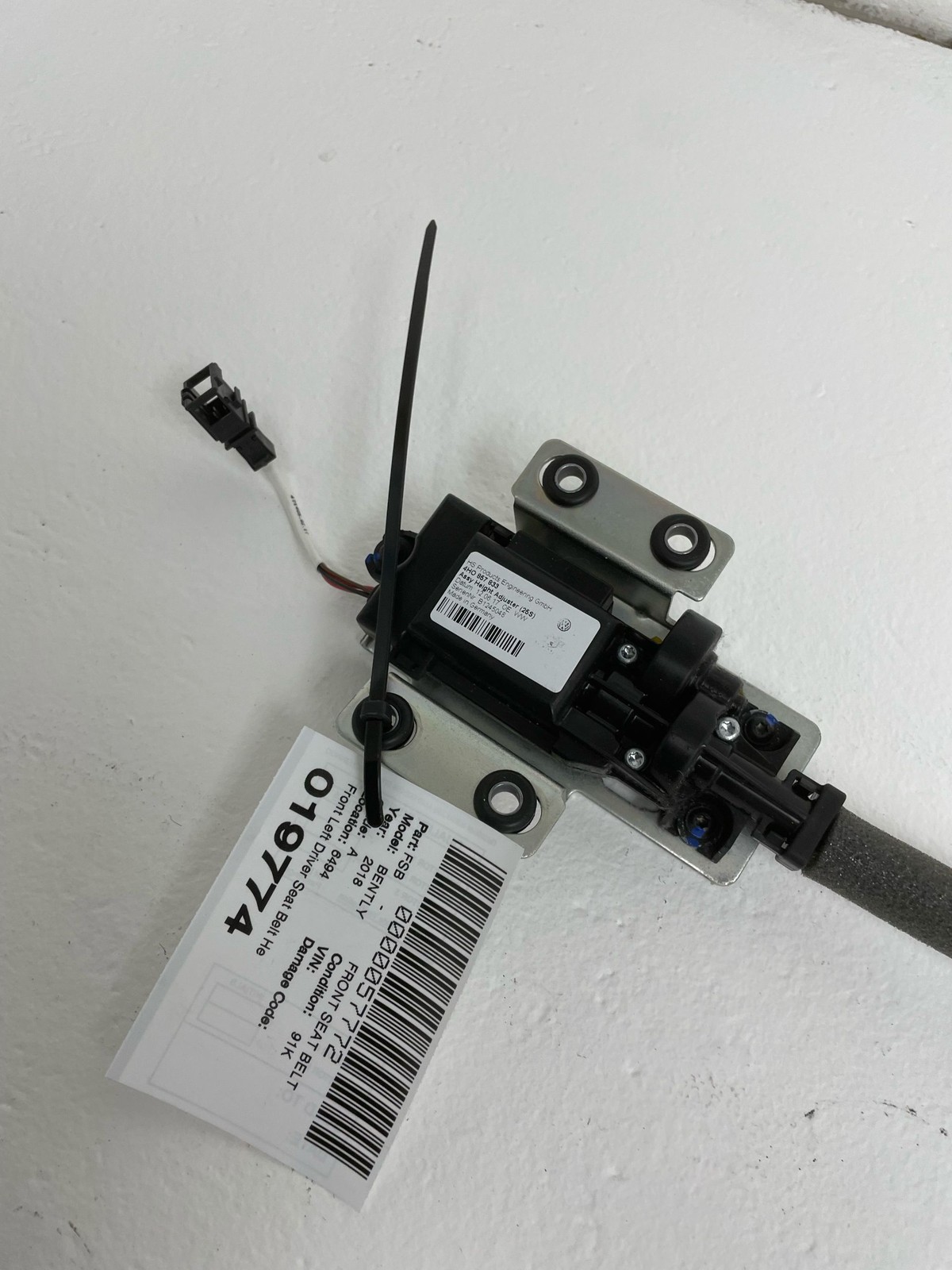 2015-2020 BENTLEY BENTAYGA Front Left Driver Seat Belt Height Adjuster 4h0857833