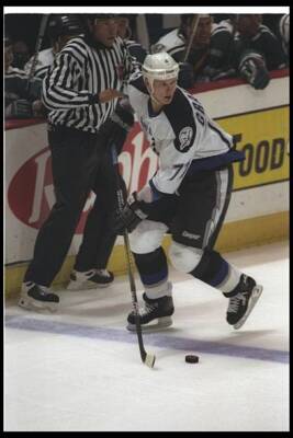 Center Chris Gratton Tampa Bay Lightning moves the puck the Anahei- Old Photo 1