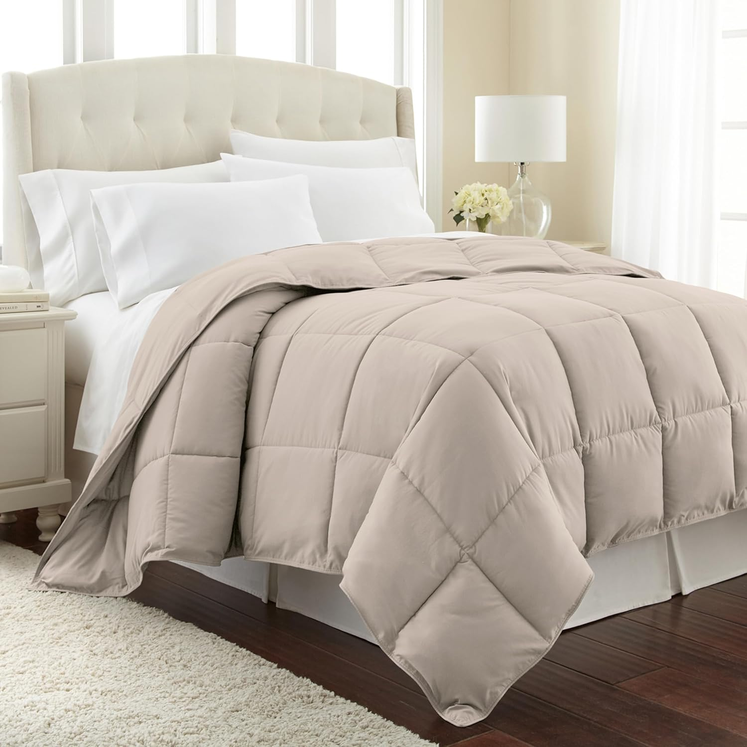 Vilano Springs Premium Quality Over-Sized All-Season Down-Alternative Comforter,