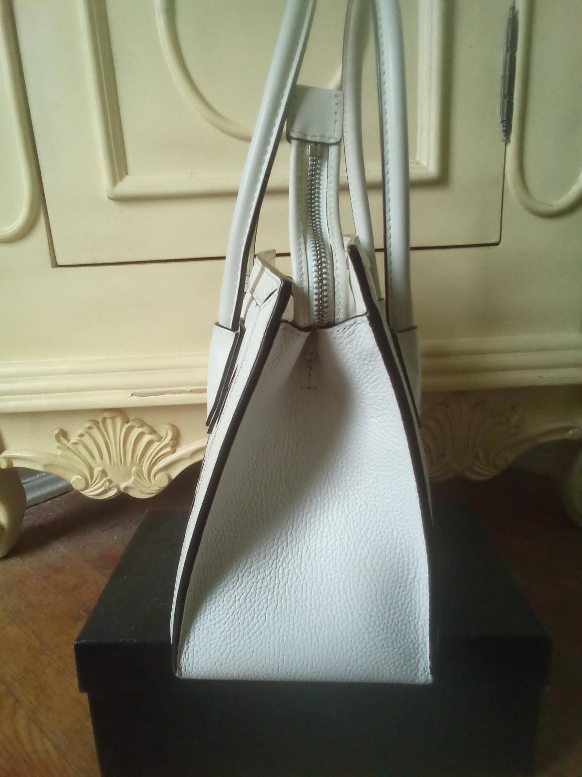 Michael Kors Mercer Purse with Silver & White Weaving Front EUC