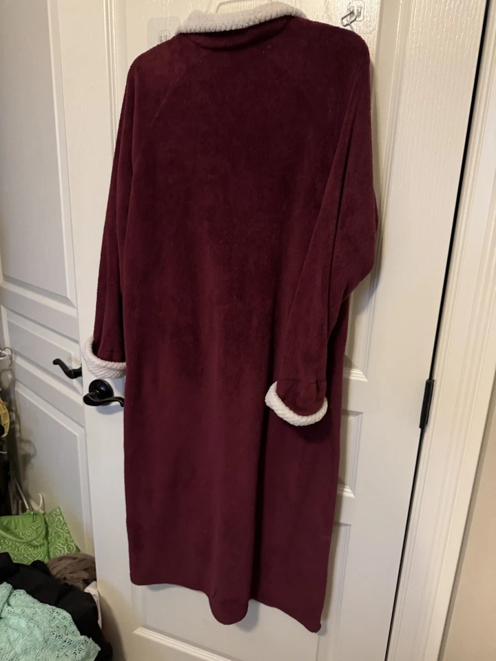 STAN HERMAN Women’s Burgundy Plush Zip Front Robe PM Great Shape! - Image 4 of 4